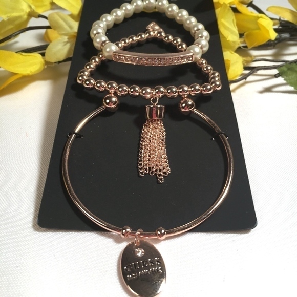 𝅺3/$29! Set of 3 GUESS Faux Pearl & Tassel Bracelets - Picture 4 of 8